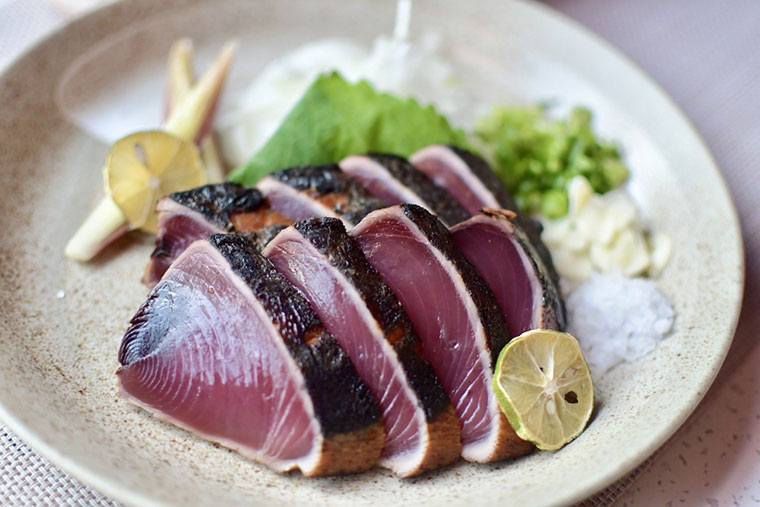一本釣り鰹藁いぶし焼きタタキ